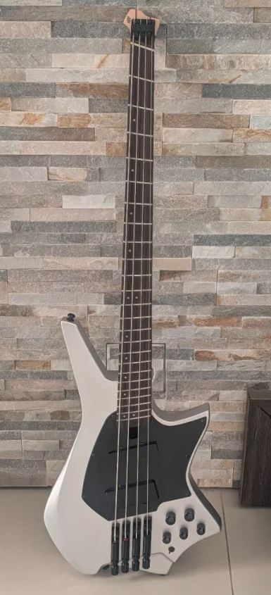 Bajo Headless Multiescala Hils HZB4 Plata de segunda mano · Foto 1 de 4 · Málaga · 399 €