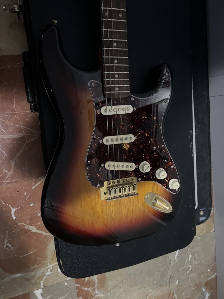 Strato SX con estuche.