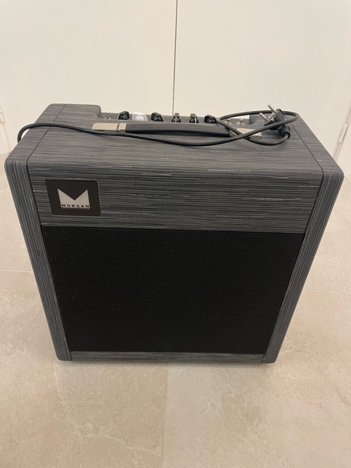 MORGAN MVP 23 Amplificador valvulas o cambio por les Paul