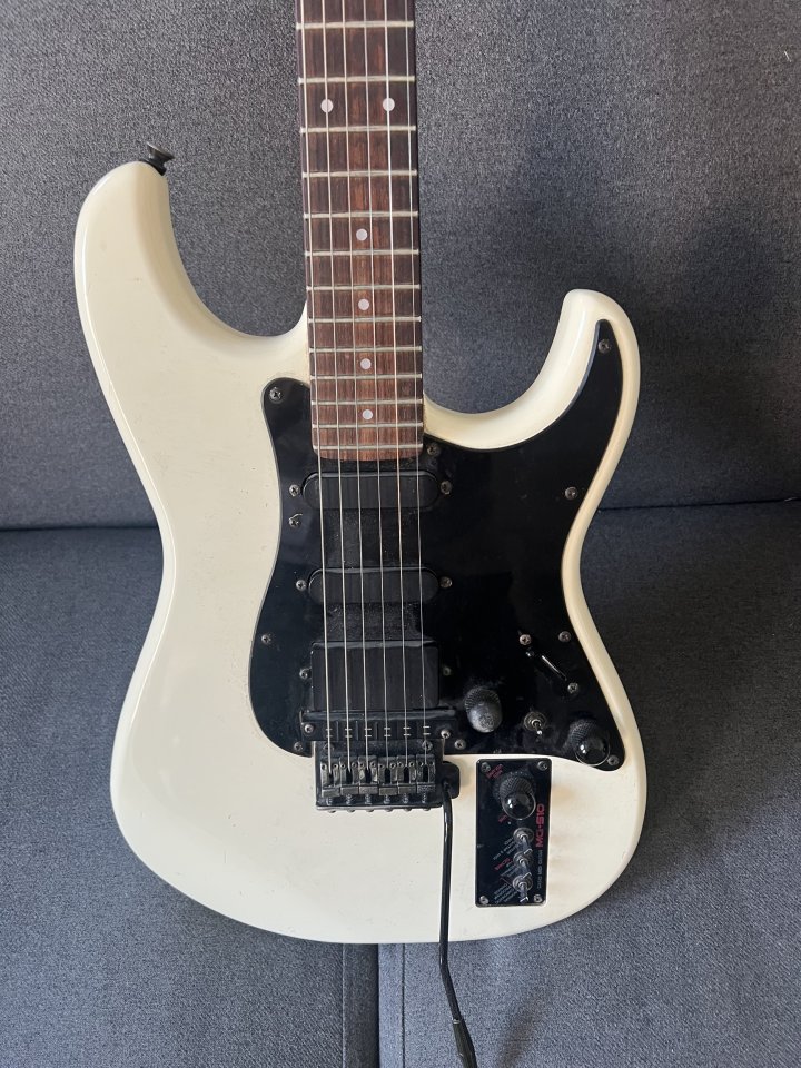 Casio Mg 510 guitarra MIDI de segunda mano · Foto 2 de 6 · Madrid · 549 €