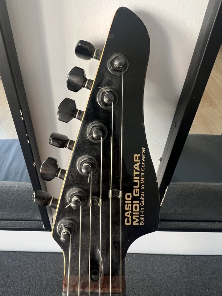 Casio Mg 510 guitarra MIDI de segunda mano · Foto 4 de 6 · Madrid · 549 €