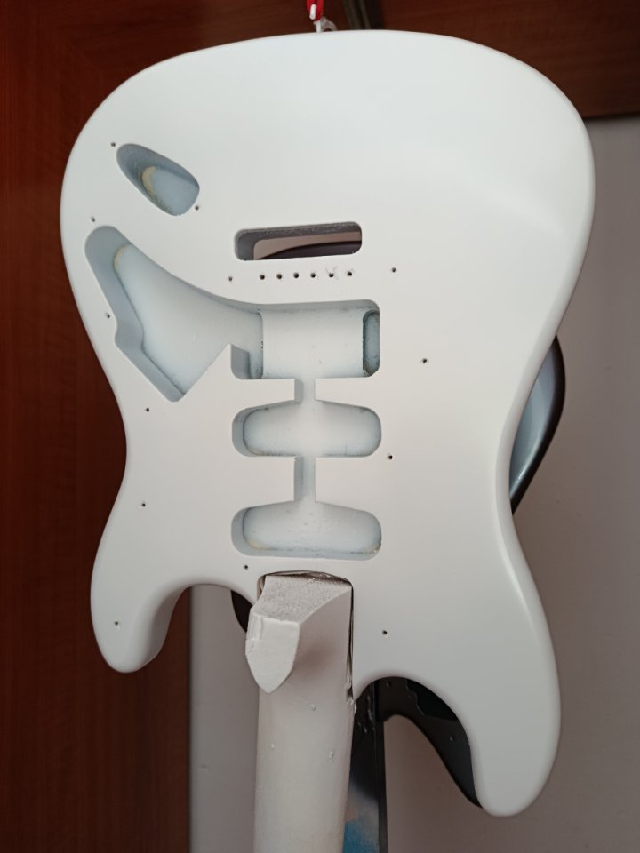 Pinta tu Guitarra Eléctrica! de segunda mano · Foto 2 de 10 · Cantabria · 250 €