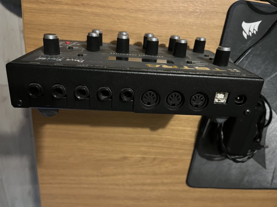 Sintetizador Tetra Dave Smith Instruments