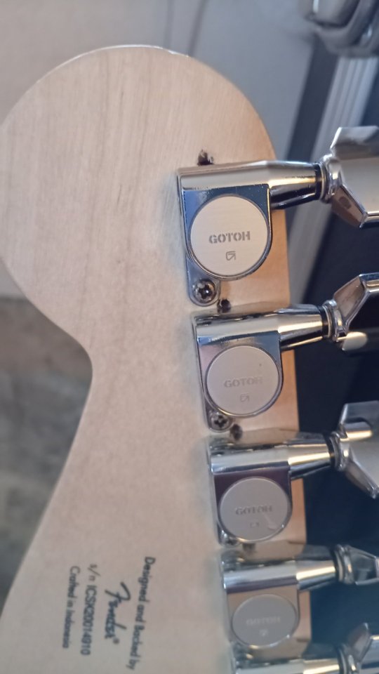 Stratocaster partcaster Montada por piezas Mástil SQUIER,clavijero con bloqueo GOTOH,pastillas FENDER NOISELESS de segunda mano · Foto 3 de 4 · Pontevedra · 350 €