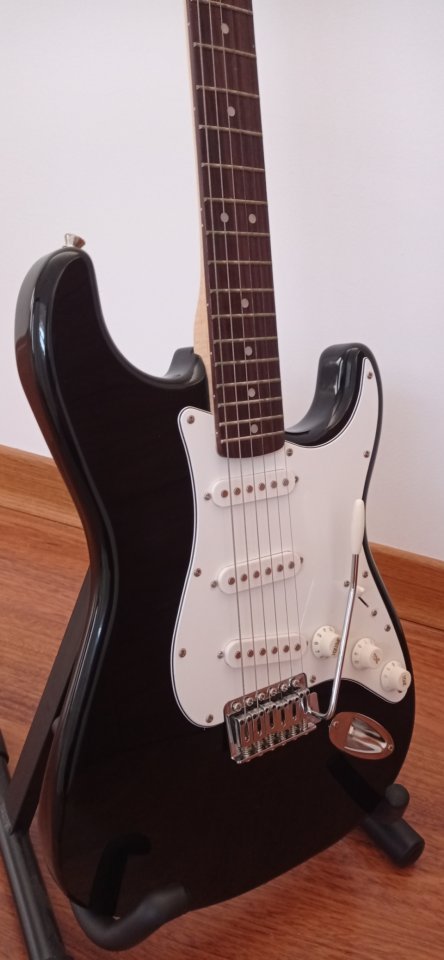 Guitarra eléctrica Squier Stratocaster nueva