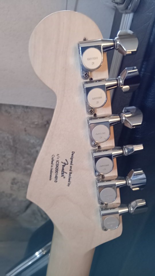 Stratocaster partcaster Montada por piezas Mástil SQUIER,clavijero con bloqueo GOTOH,pastillas FENDER NOISELESS de segunda mano · Foto 4 de 4 · Pontevedra · 350 €