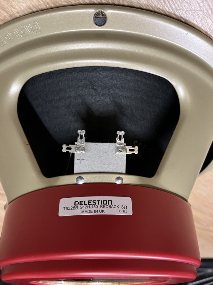 Celestion G12H-150 Redback 8 Ohms de segunda mano · Foto 2 de 3 · Bizkaia · 88 €