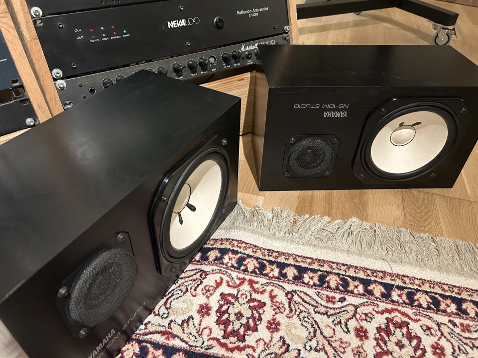 Vendo Yamaha Ns10M Studio (originales) con estapa Neva Audio.