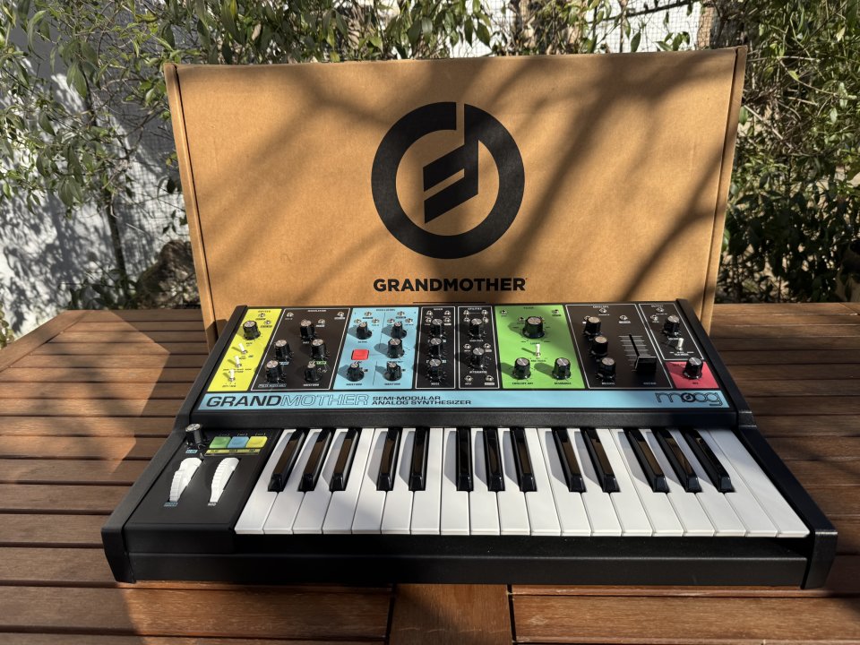 Moog Grandmother + Decksaver | Analógico Semi-Modular | Impecable