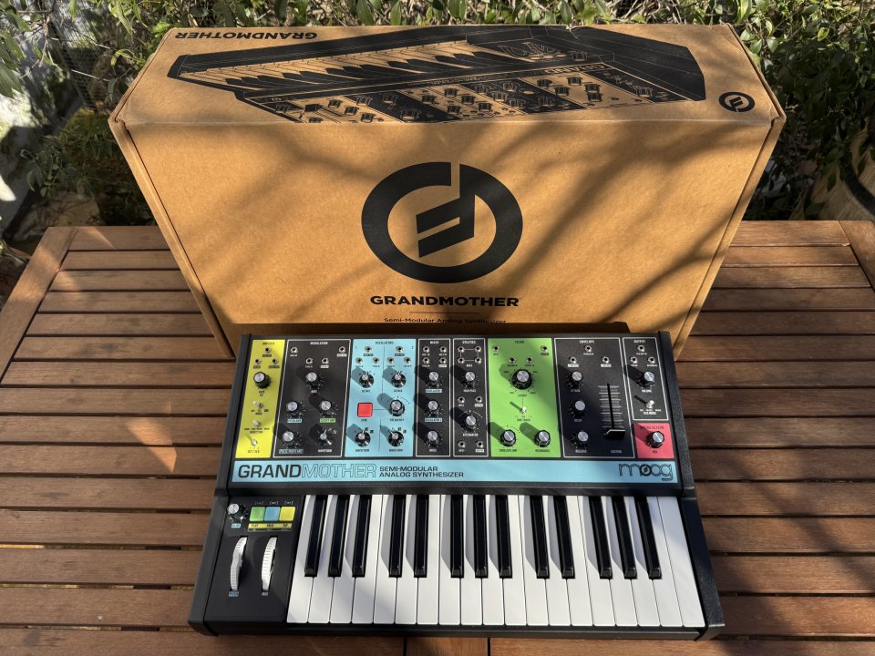 Moog Grandmother + Decksaver | Analógico Semi-Modular | Impecable