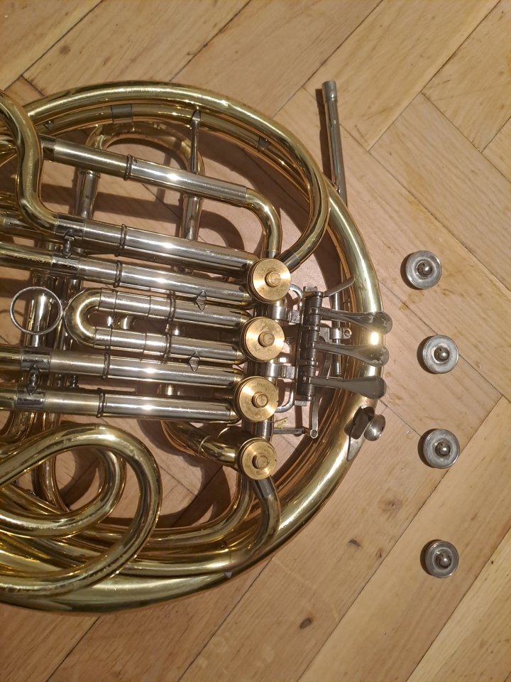 Trompa Yamaha 567D con accesorios