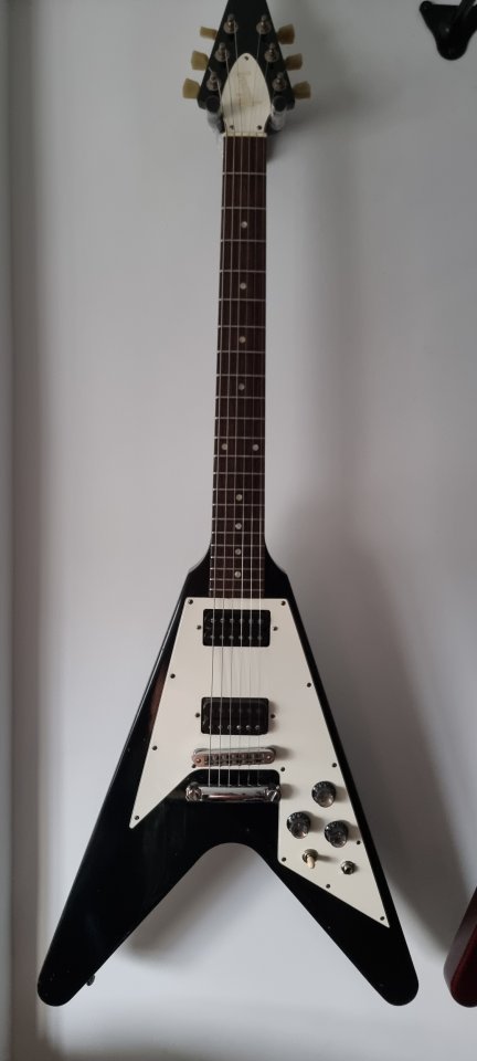 Gibson Flying V Negra 2011 de segunda mano · Foto 1 de 6 · Madrid · 1550 €