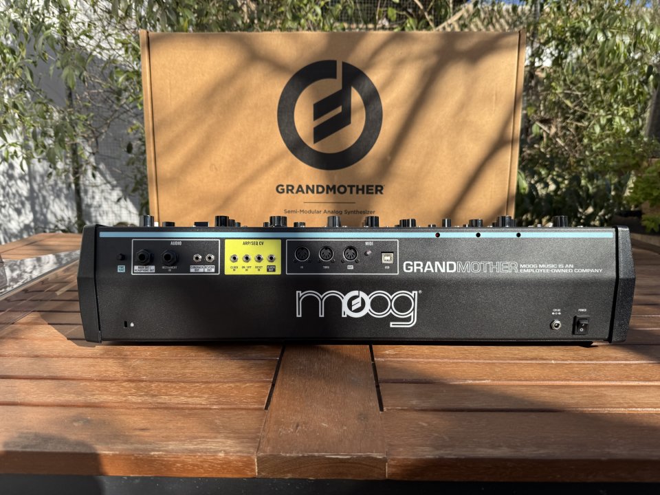 Moog Grandmother + Decksaver | Analógico Semi-Modular | Impecable