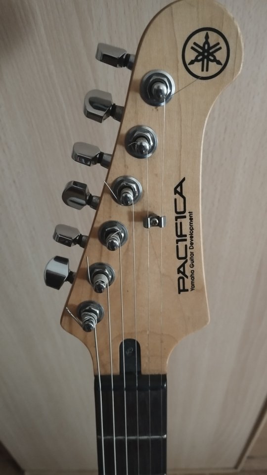 Yamaha pacífica 112 j de segunda mano · Foto 3 de 5 · Sevilla · 160 €