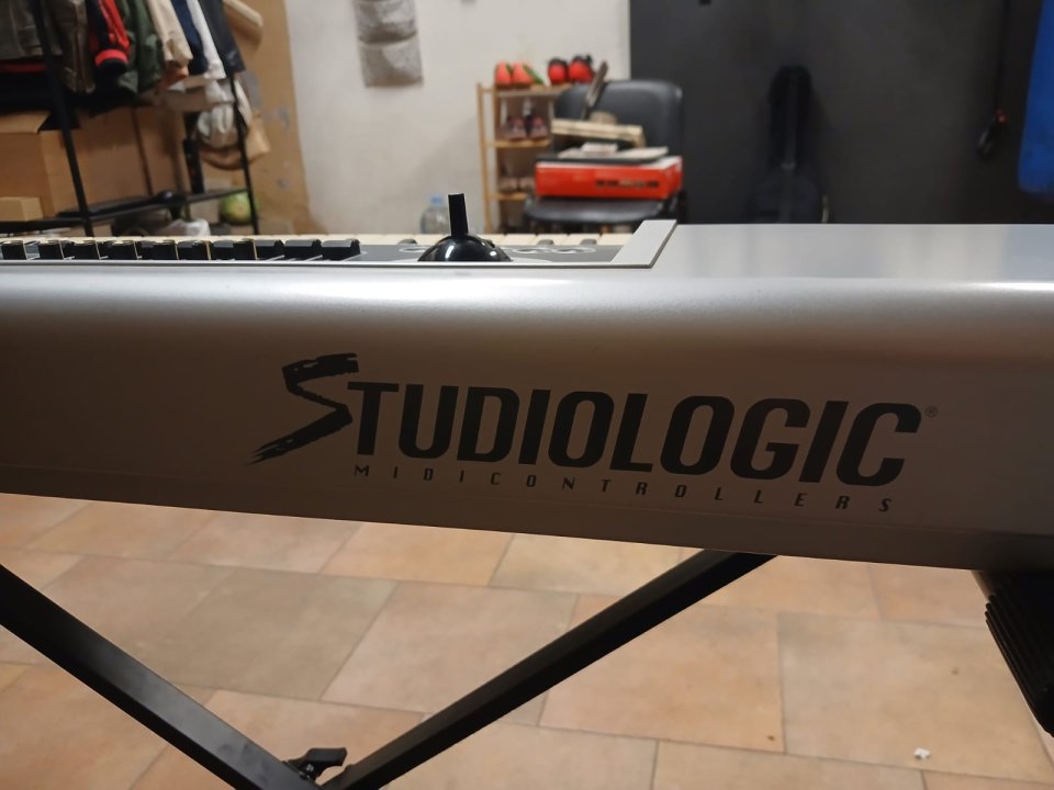 Studiologic / Fatar VMK-188 Plus 88 teclas contrapesadas Controlador MIDI de segunda mano · Foto 7 de 7 · Lleida · 200 €