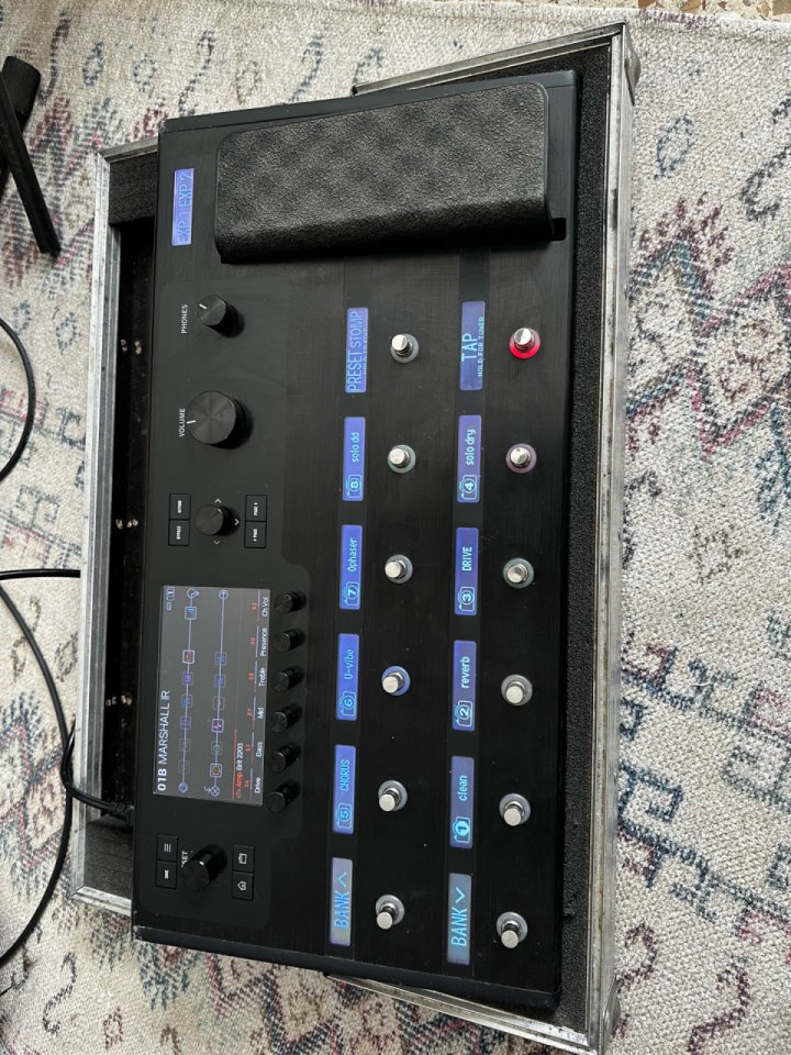 Line 6 Helix + Thon flightcase