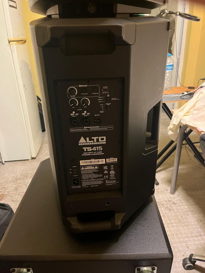 PA Completo Alto TS415 (x2) + Sub TS18S (x1) - En garantía de segunda mano · Foto 2 de 10 · Valencia · 1200 €