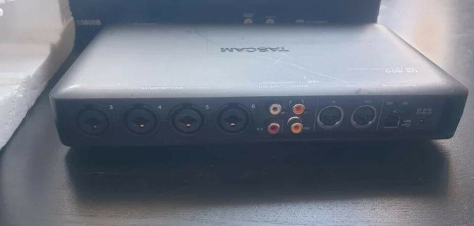 Tarjeta de sonido / Interface de audio TASCAM US-800