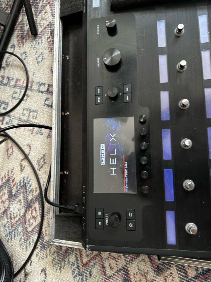 Line 6 Helix + Thon flightcase