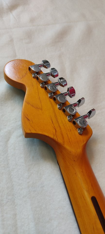 Pinta tu Guitarra Eléctrica! de segunda mano · Foto 9 de 10 · Cantabria · 250 €