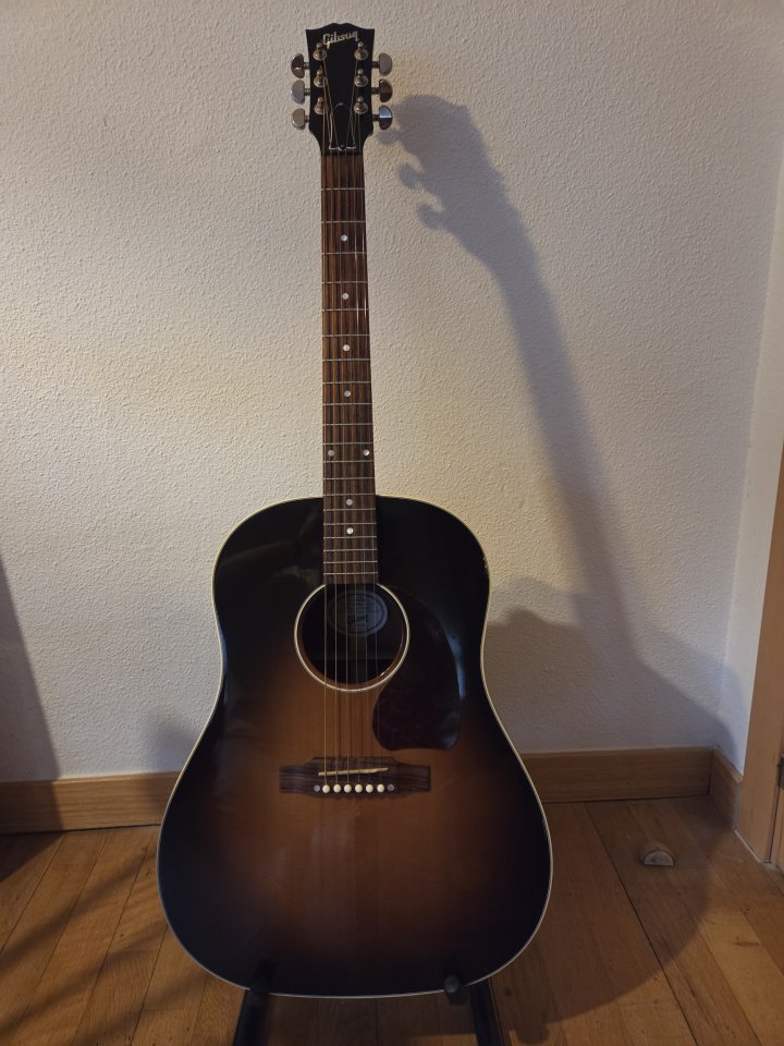 Gibson J-45 Standard de segunda mano · Foto 1 de 10 · Madrid · 1900 €
