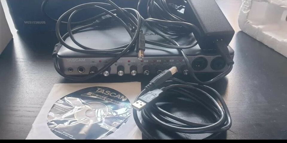 Tarjeta de sonido / Interface de audio TASCAM US-800