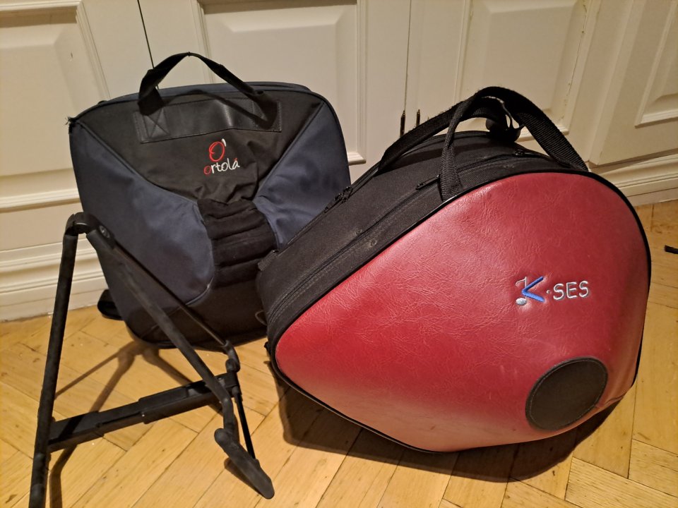 Trompa Yamaha 567D con accesorios