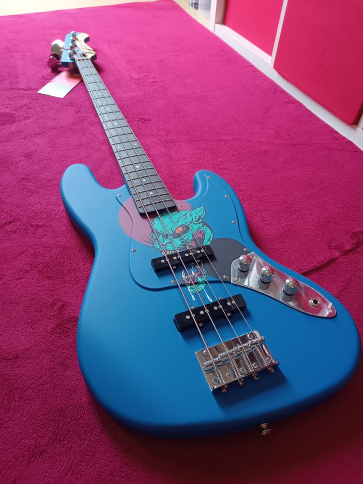 CUSTOMIZA tu Bajo Eléctrico! de segunda mano · Foto 3 de 10 · Cantabria · 250 €