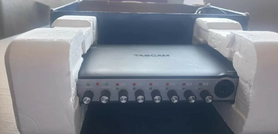 Tarjeta de sonido / Interface de audio TASCAM US-800