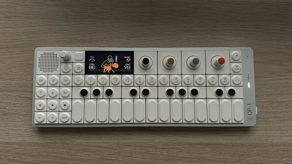 Teenage Engineering OP-1 field de segunda mano · Foto 2 de 5 · Madrid · 1325 €