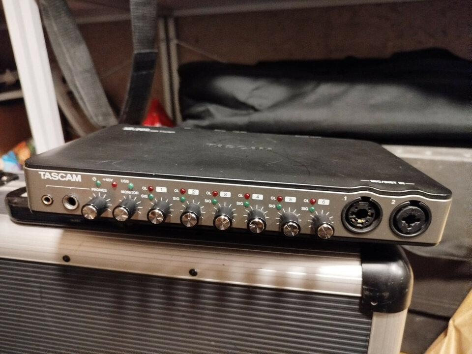 Tarjeta de sonido / Interface de audio TASCAM US-800