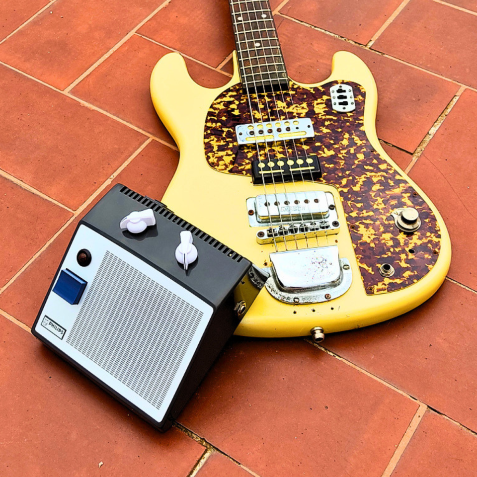 Amps de guitarra hechos con radios transistor vintage Zeta Creations de segunda mano · Foto 3 de 10 · Barcelona · 160 €