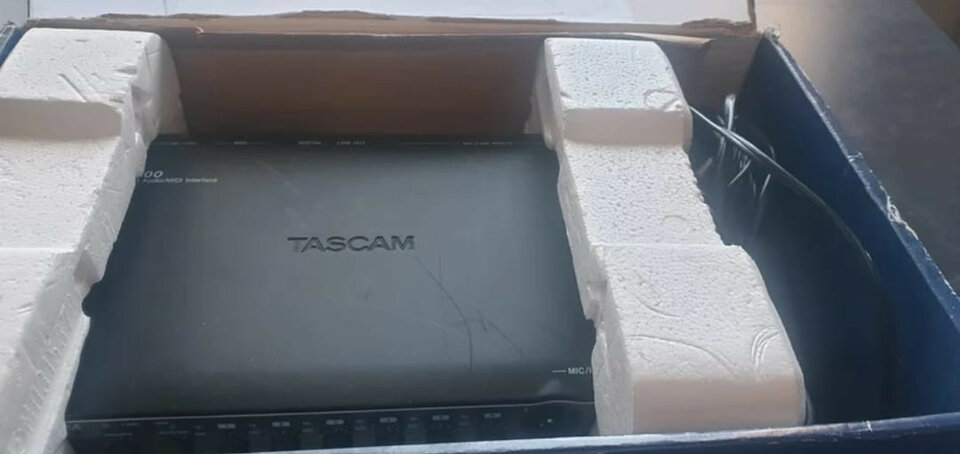 Tarjeta de sonido / Interface de audio TASCAM US-800