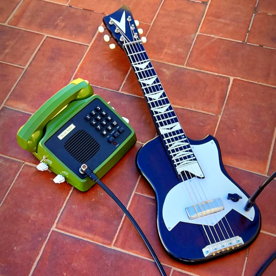 Amps de guitarra hechos con radios transistor vintage Zeta Creations de segunda mano · Foto 4 de 10 · Barcelona · 160 €