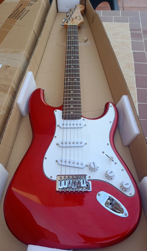 Fender squier stratocaster mejorada
