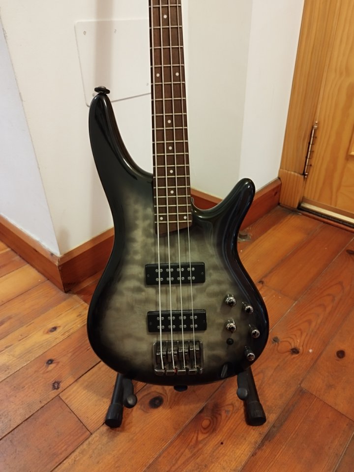 Bajo Ibánez SR400 EQM SKG