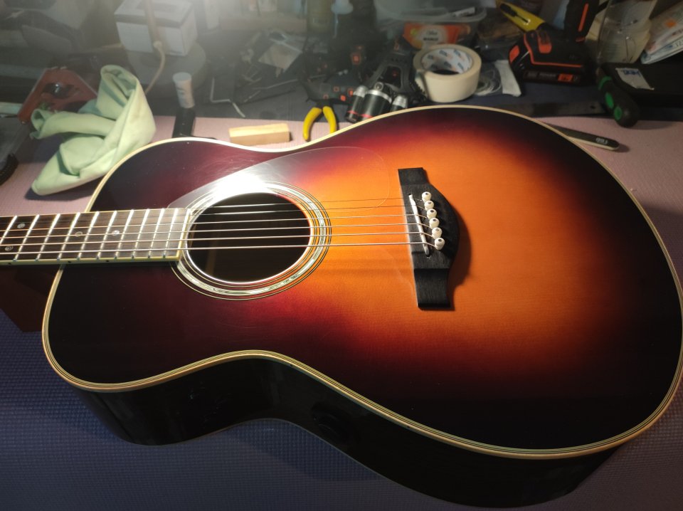 Yamaha LS-TA toda maciza.