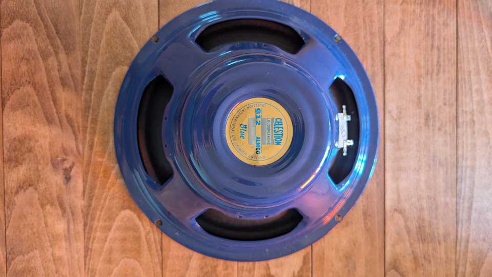 Celestion Alnico Blue 12" 15W 8 Ohm de segunda mano · Foto 1 de 2 · Barcelona · 180 €