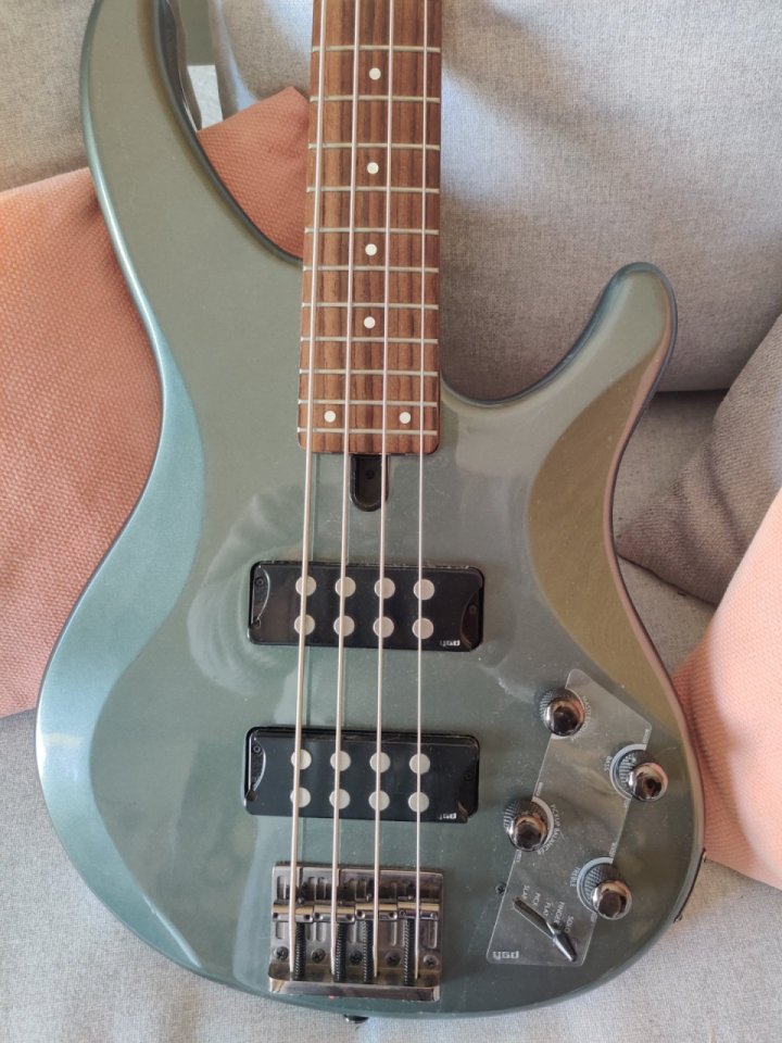 Bajo Yamaha TRBX304 MGR de segunda mano · Foto 1 de 4 · Madrid · 300 €