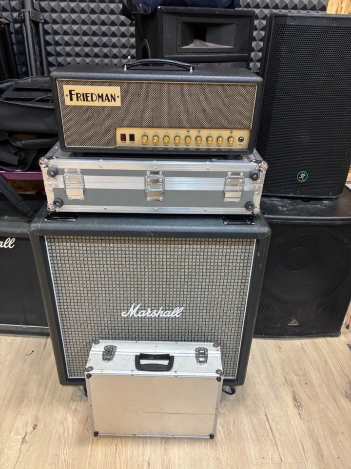 Friedman + 4x12 de segunda mano · Foto 1 de 2 · Castellón · 2200 €