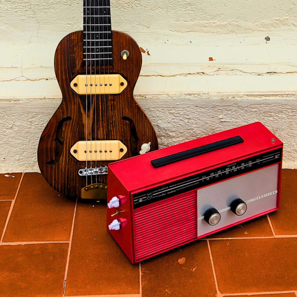 Amps de guitarra hechos con radios transistor vintage Zeta Creations de segunda mano · Foto 6 de 10 · Barcelona · 160 €