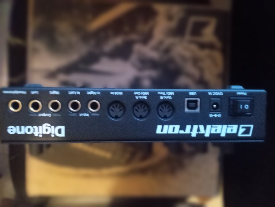 Elektron Digitone, decksaver, bancos de sonido.. de segunda mano · Foto 2 de 6 · La Rioja · 450 €