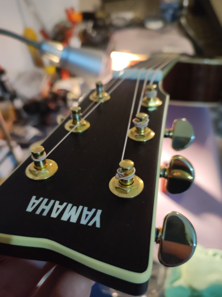 Yamaha LS-TA toda maciza.