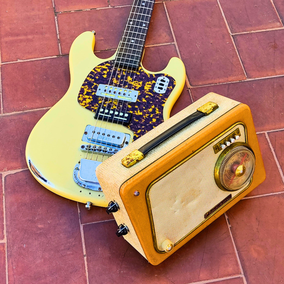 Amps de guitarra hechos con radios transistor vintage Zeta Creations de segunda mano · Foto 7 de 10 · Barcelona · 160 €