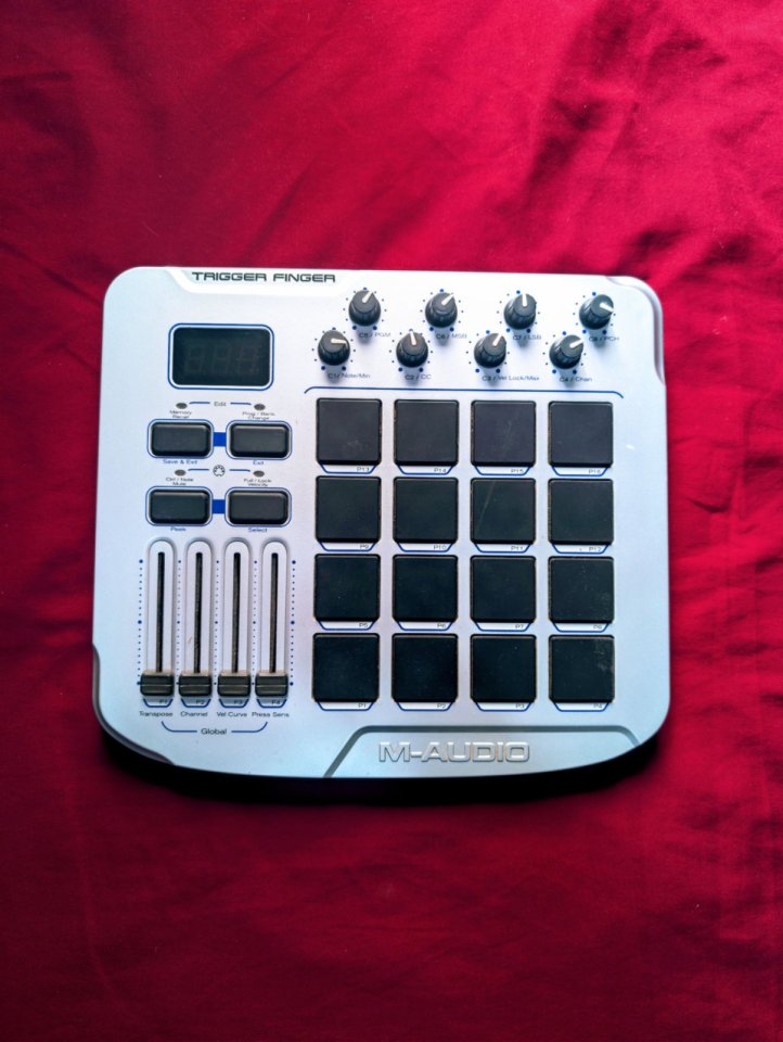 M-AUDIO Trigger Finger Mk1 de segunda mano · Foto 1 de 3 · Pontevedra · 30 €