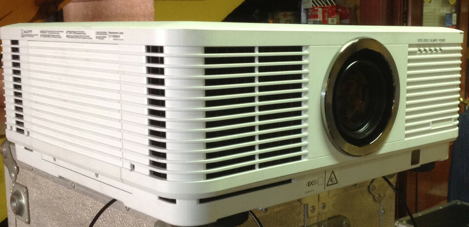 REBAJADO:Proyector video 7000lms