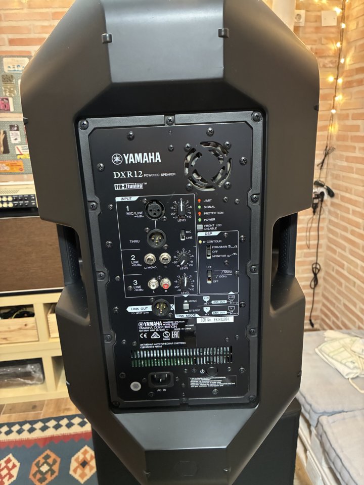 Equipo de sonido PA Yamaha DXR-12 de segunda mano · Foto 8 de 10 · Toledo · 1450 €