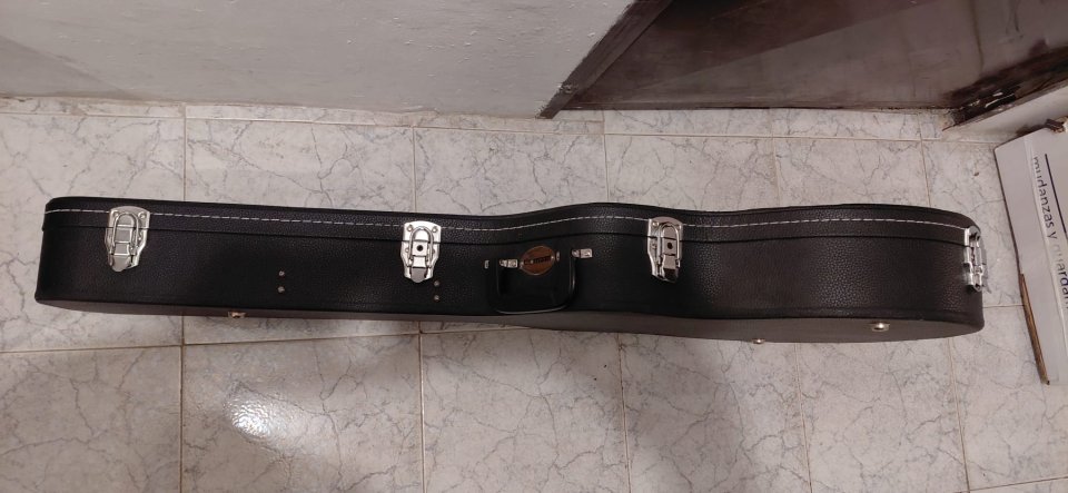 Estuche Thomann para guitarras tipo 335 de segunda mano · Foto 4 de 9 · Madrid · 60 €