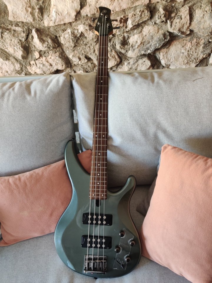 Bajo Yamaha TRBX304 MGR de segunda mano · Foto 3 de 4 · Madrid · 300 €