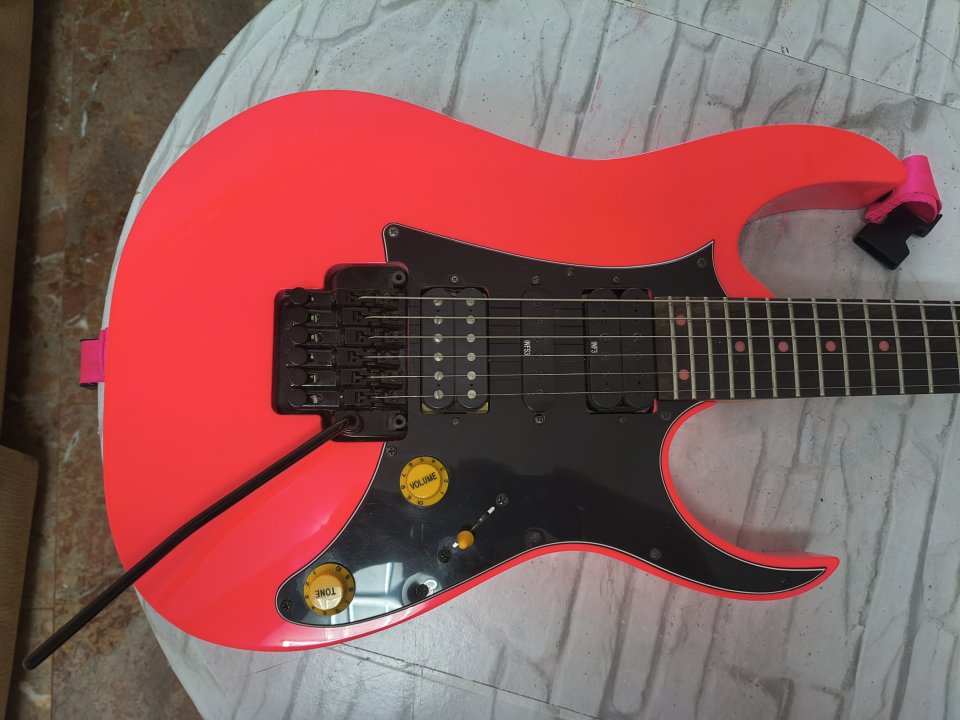 Ibanez RG XXV Aniversario Rosa Fluorescente de segunda mano · Foto 1 de 5 · Granada · 480 €